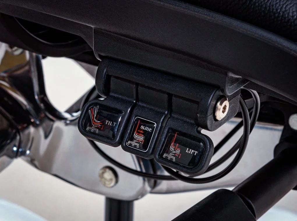 REVOTICA TITANIUM 901 FEKETE VALÓDI BŐR IRODASZÉK