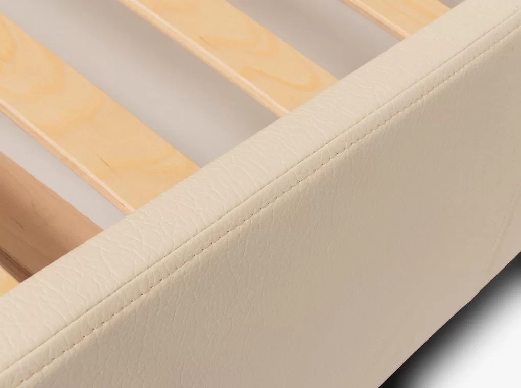 PEGAZUS FRANCIAÁGY ÁGYNEMŰTARTÓVAL